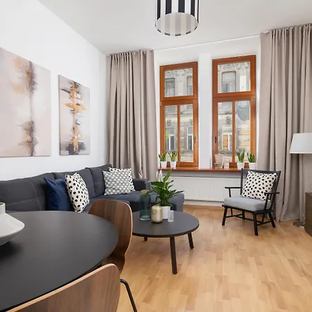 Noelia - 3br & Balcony - Old Town