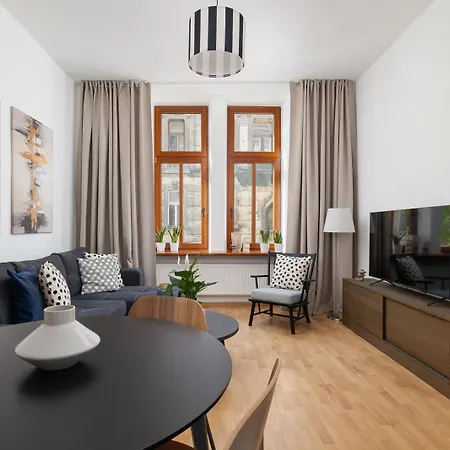 Apartman Noelia - 3br & Balcony - Old Town