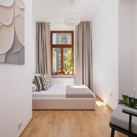 Noelia - 3br & Balcony - Old Town Apartman *
