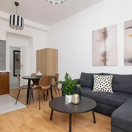 Noelia - 3br & Balcony - Old Town Apartman *