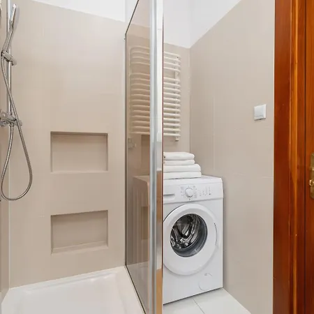Apartman Noelia - 3br & Balcony - Old Town *