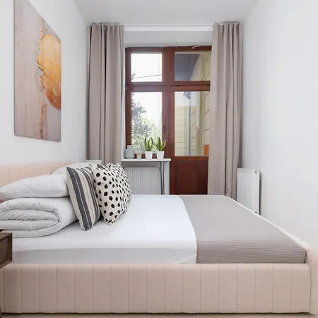 Apartman Noelia - 3br & Balcony - Old Town Krakkó
