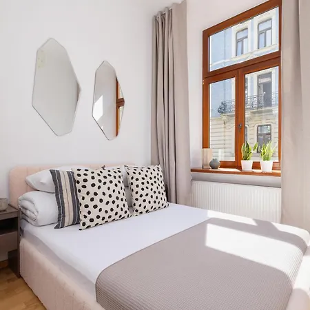Apartman Noelia - 3br & Balcony - Old Town