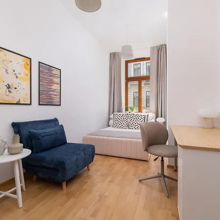 Noelia - 3br & Balcony - Old Town *