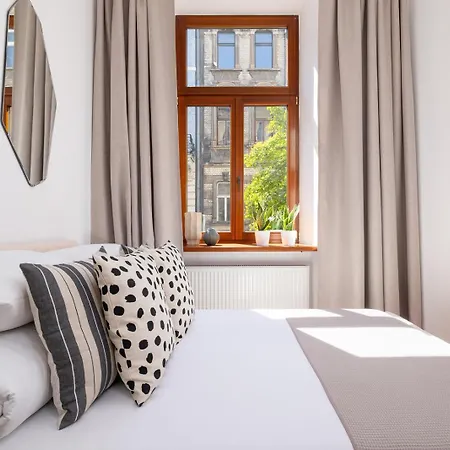 Apartman Noelia - 3br & Balcony - Old Town