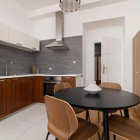 Apartman Noelia - 3br & Balcony - Old Town