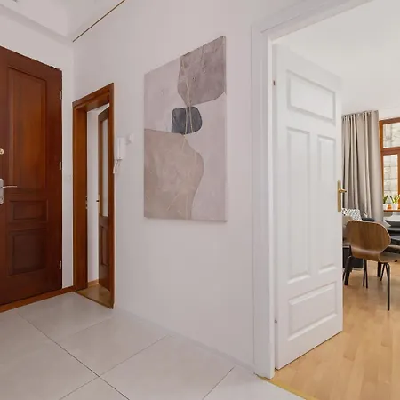 Noelia - 3br & Balcony - Old Town *