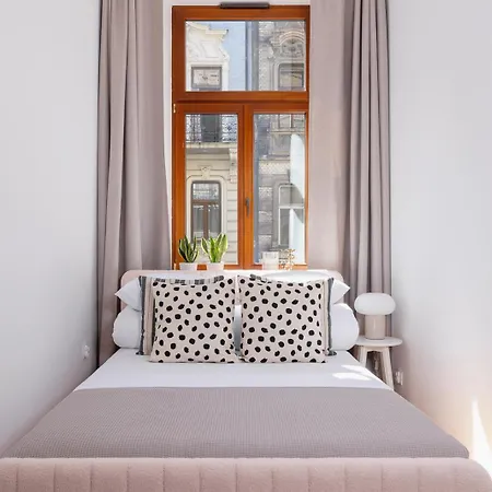 Noelia - 3br & Balcony - Old Town Krakkó