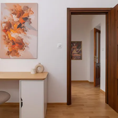Noelia - 3br & Balcony - Old Town Apartman